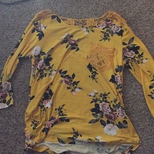 Cute casual but fancy lace top!